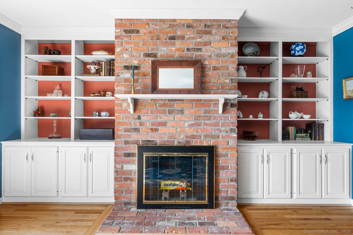 100 Dudley Avenue, Unit H43 Old Saybrook, CT 06475 - Photo 10 of 35 a living room with a fireplace and a shelf