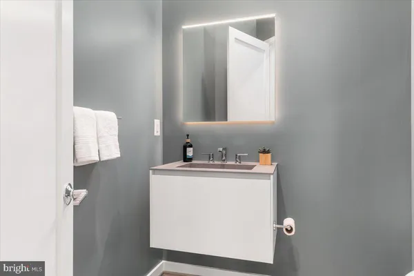 $1,698,000 | 129 Park Street Northeast, Unit B, Vienna, VA 22180