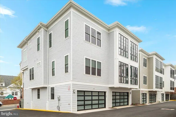 $1,698,000 | 129 Park Street Northeast, Unit B, Vienna, VA 22180