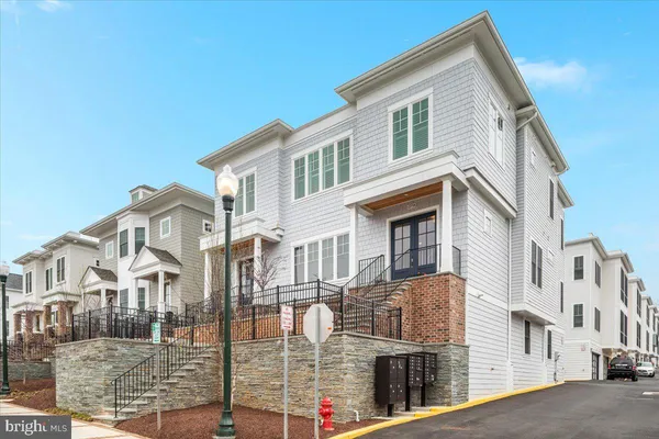 $1,698,000 | 129 Park Street Northeast, Unit B, Vienna, VA 22180