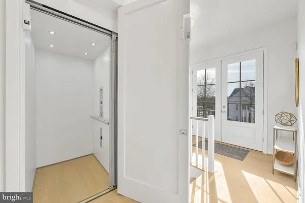 $1,698,000 | 129 Park Street Northeast, Unit B, Vienna, VA 22180