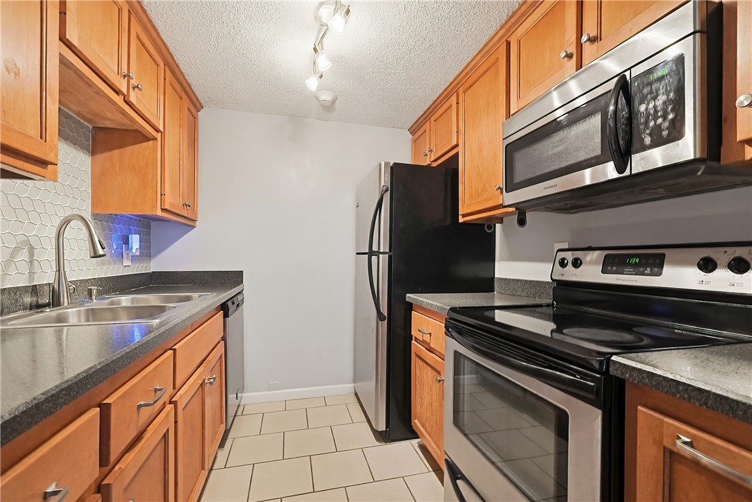 155 St Barnabe Street, Unit B1 Woonsocket, RI 02895 - Photo 4 of 25