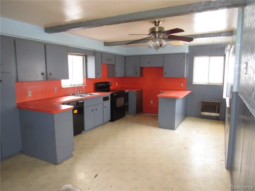7260 Stephens Road Center Line, MI 48015 - Photo 23 of 40 7260 STEPHENS CENTERLINE (63).JPG