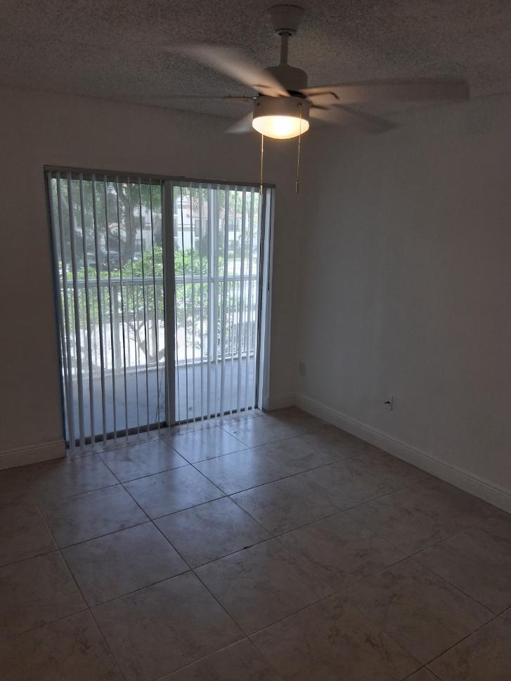 460 South Park Road, Unit 6207 Hollywood, FL 33021 - Photo 4 of 4 Living