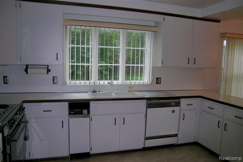 153 Cloverly Road Grosse Pointe, MI 48236 - Photo 6 of 10 2013-08-05 16.24.20.jpg