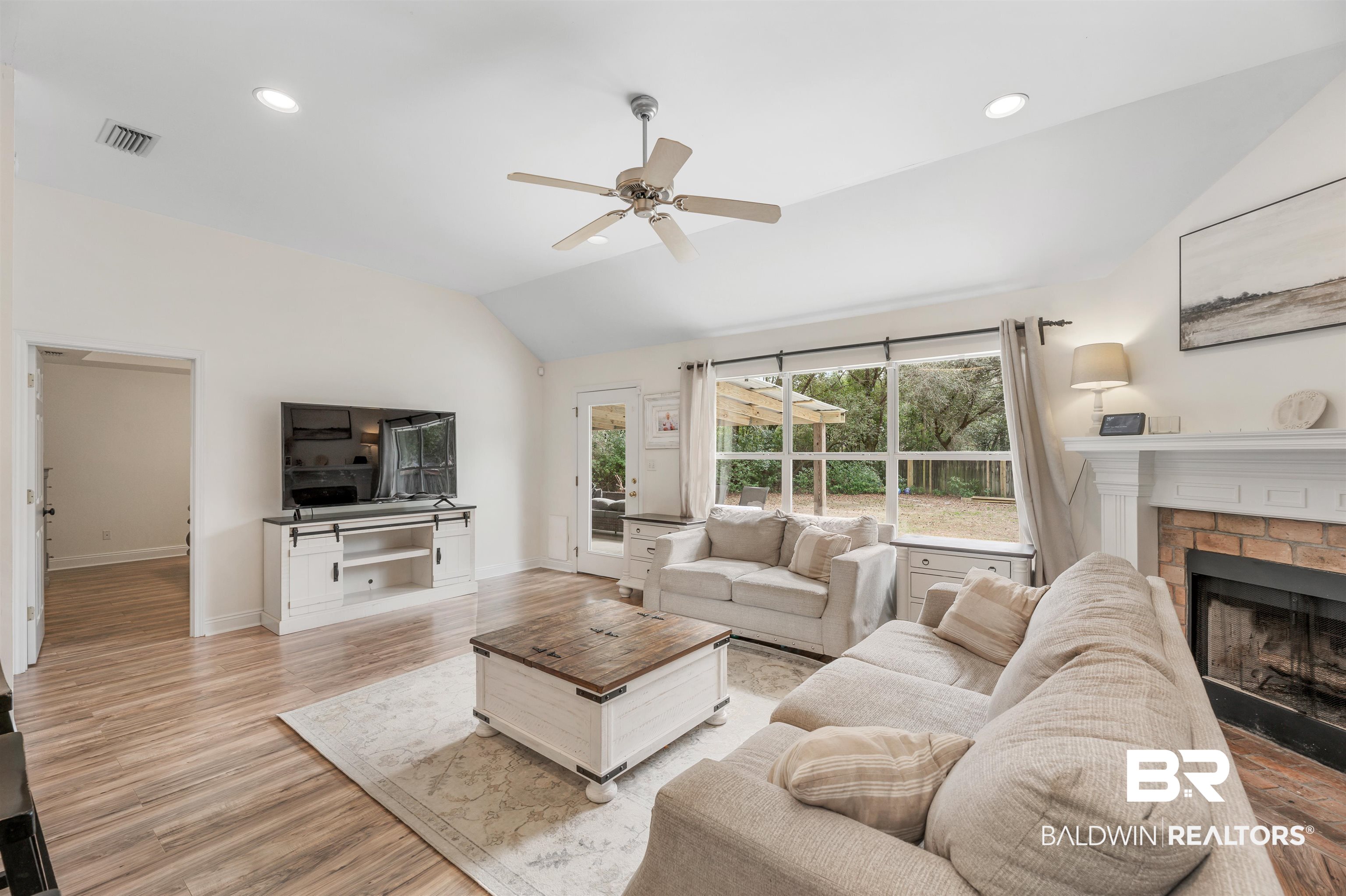 10543 South Side Loop Fairhope, AL 36532 - Photo 11 of 28 Living Room