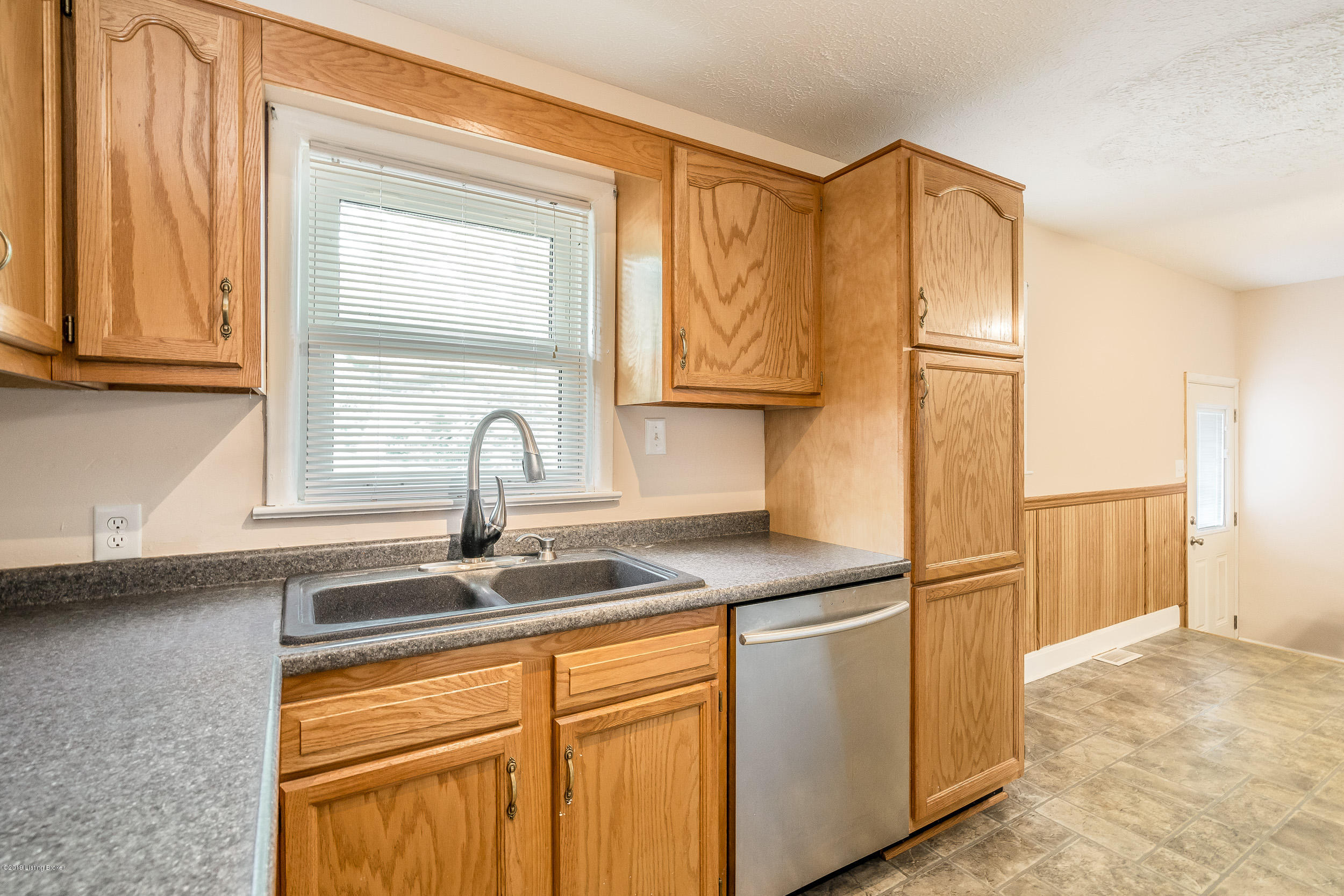 5404 Layne Road Louisville, KY 40219 - Photo 9 of 45 5404 Layne Rd-22