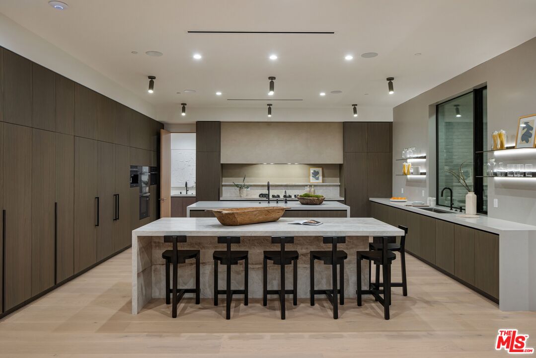 17055 Rancho Street Encino, CA 91316 - Photo 6 of 73
