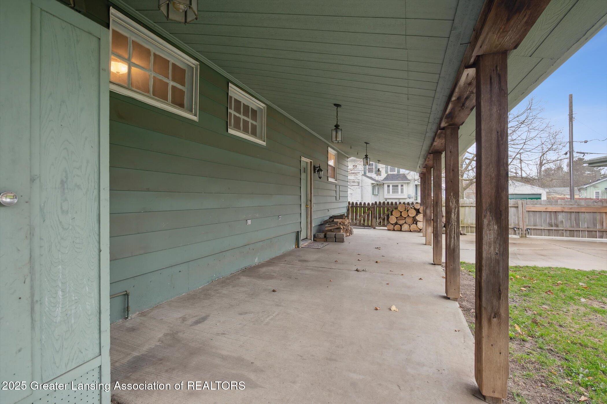 222 Strathmore Road Lansing, MI 48910 - Photo 38 of 43 39-222-Strathmore-Rd-Lansing-MI-48910-Wi