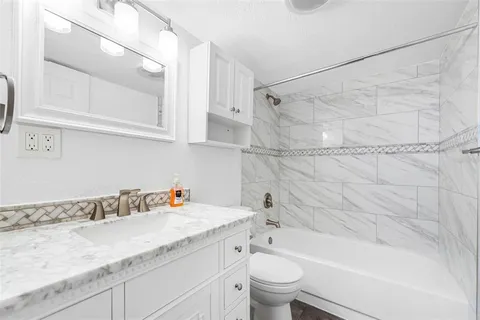 $659,900 | 14900 Gulf Boulevard, Unit 304, Madeira Beach, FL 33708