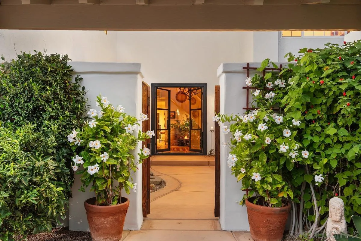 3942 Via Reposo Rancho Santa Fe, CA 92091 - Photo 4 of 16