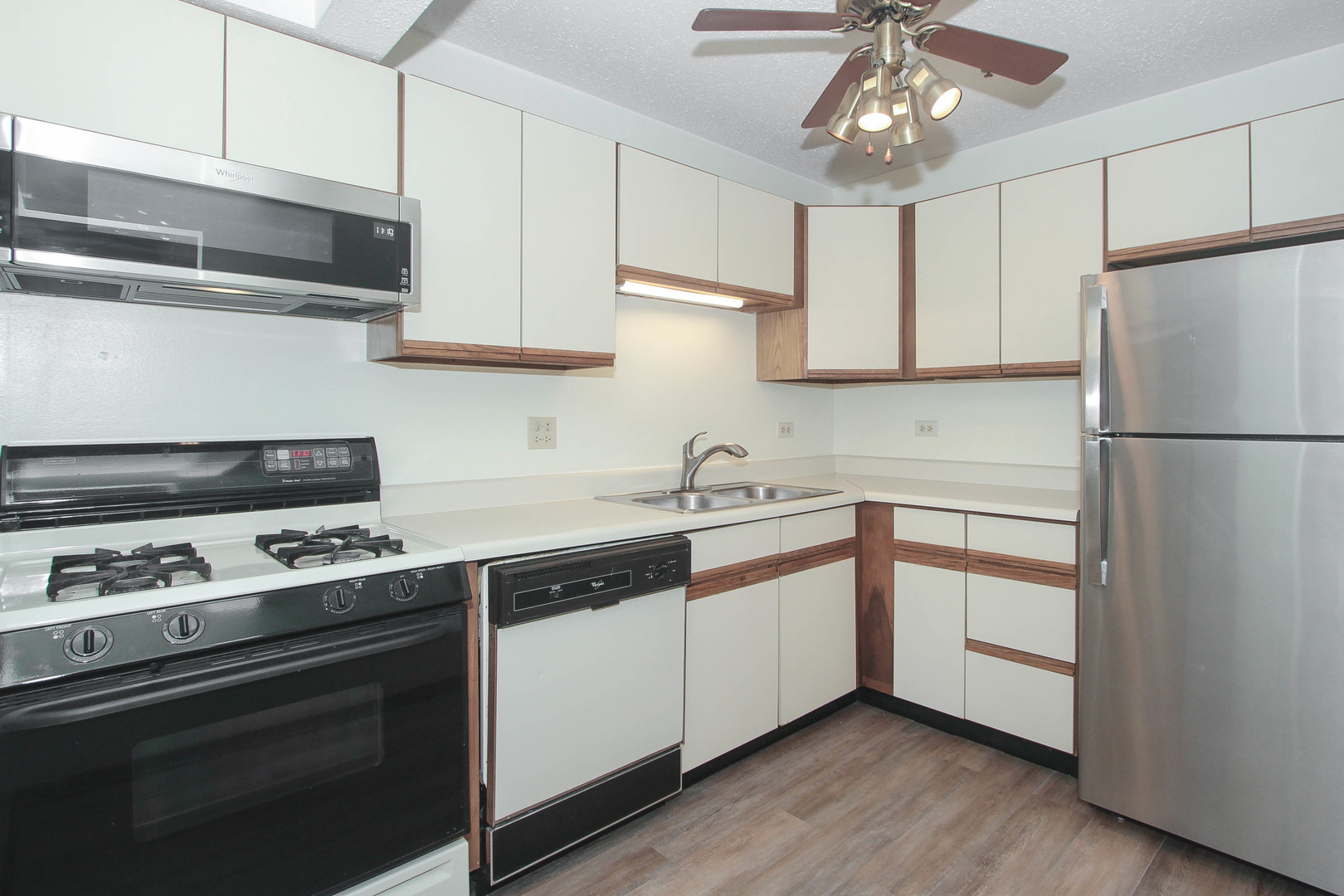 720 Weidner Road, Unit 205 Buffalo Grove, IL 60089 - Photo 12 of 27 Gallery Image 12