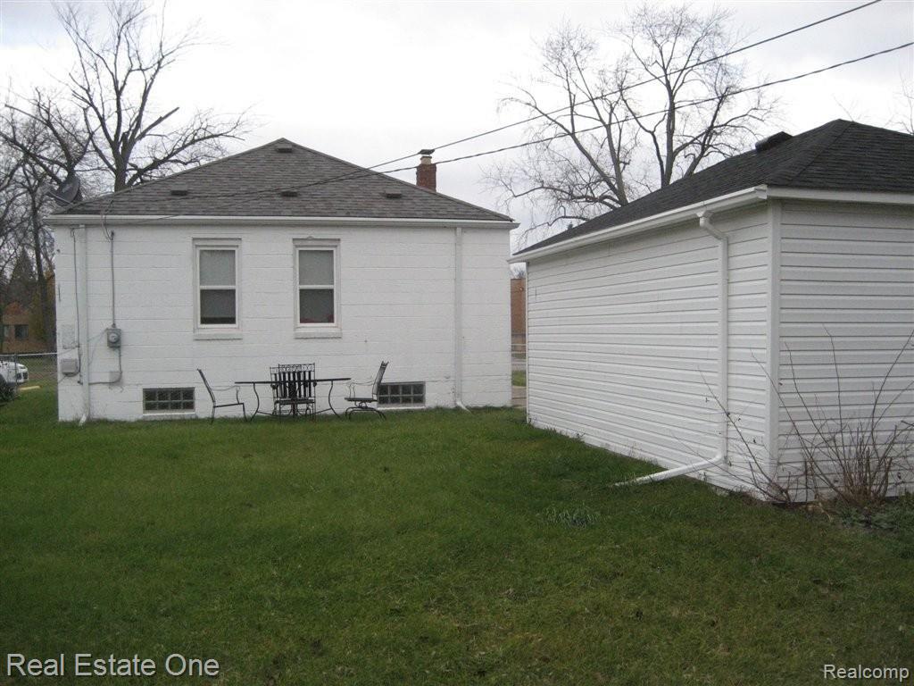 492 East 14 Mile Road Clawson, MI 48017 - Photo 3 of 26 IMG_2168.JPG