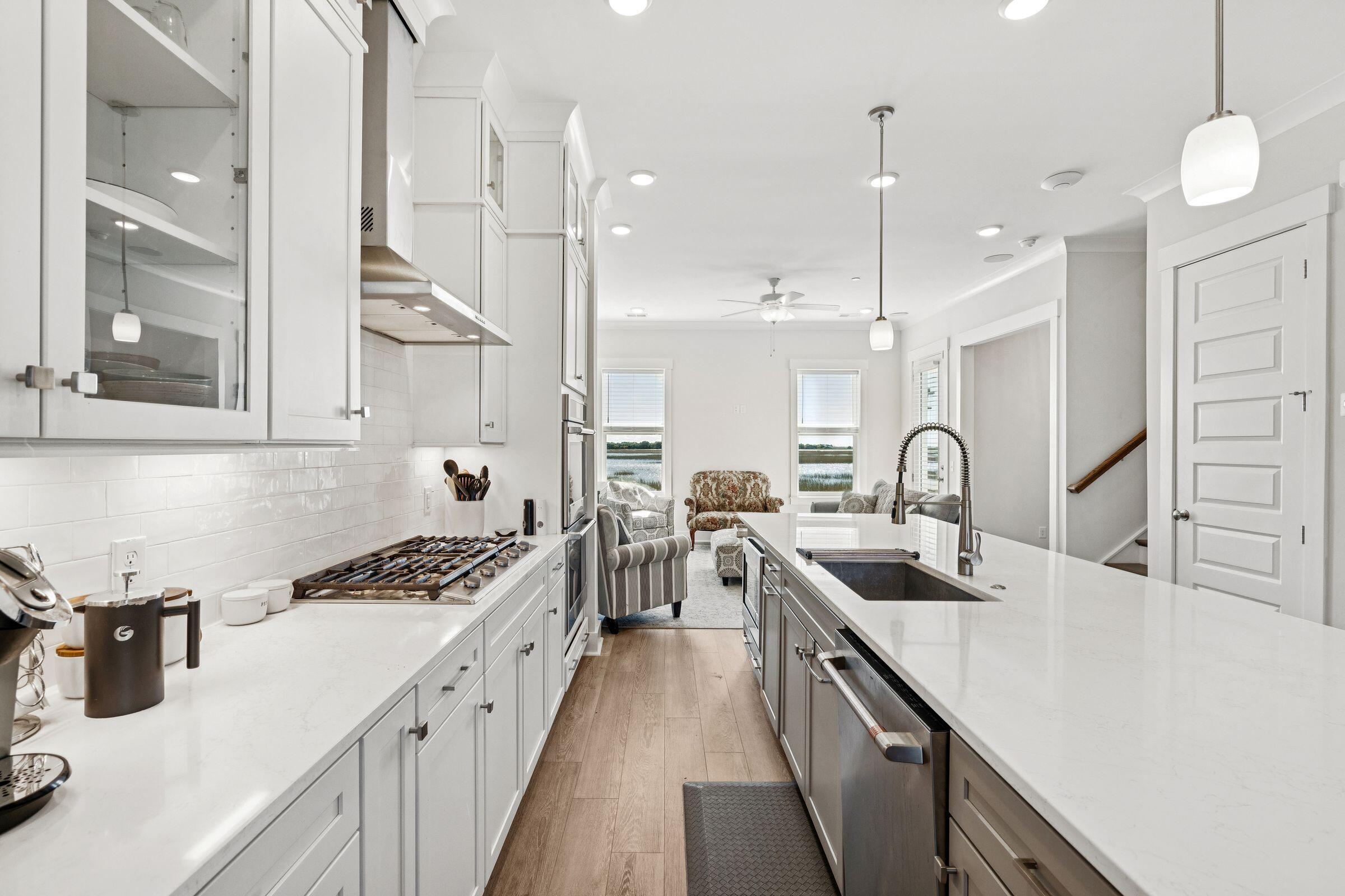 2135 Tides End Road Charleston, SC 29412 - Photo 8 of 40 2135TidesEndRd-KeenEyeMarketing-009