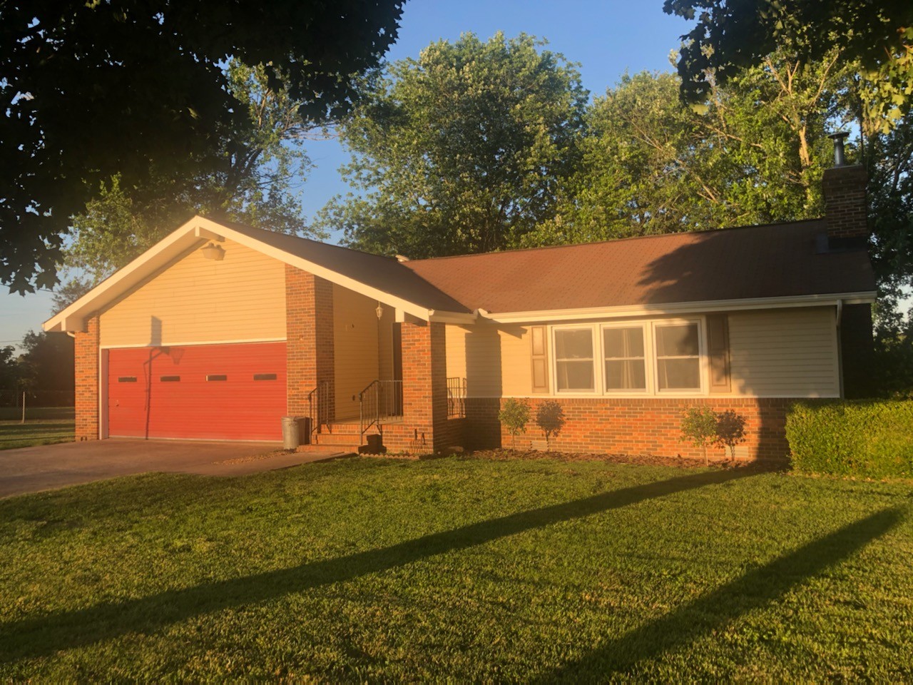 40 Smith Road Fayetteville, TN 37334 - Photo 1 of 14 a front view of house with yard