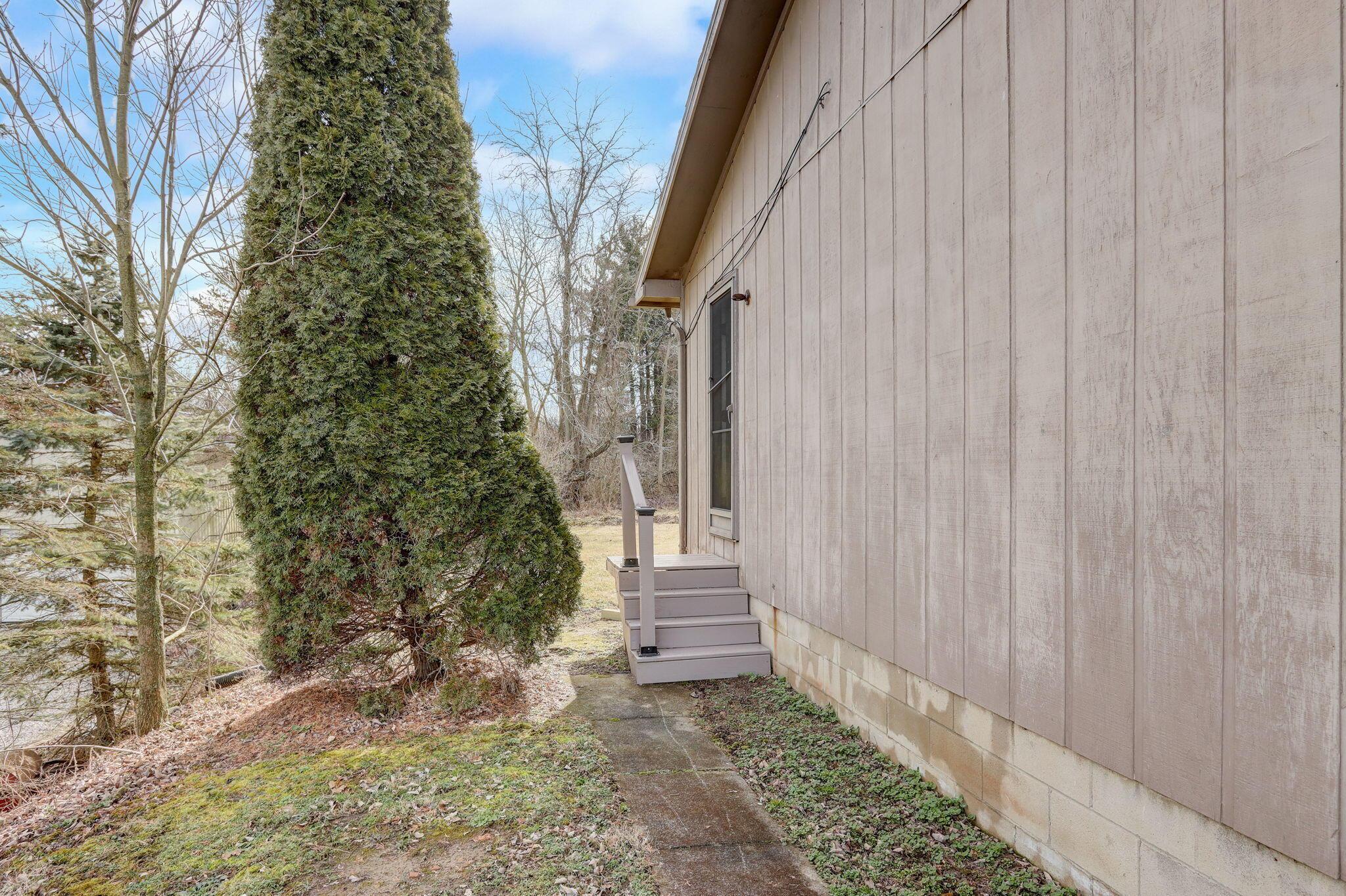 4039 Egypt Road Willard, OH 44890 - Photo 37 of 52 Side door