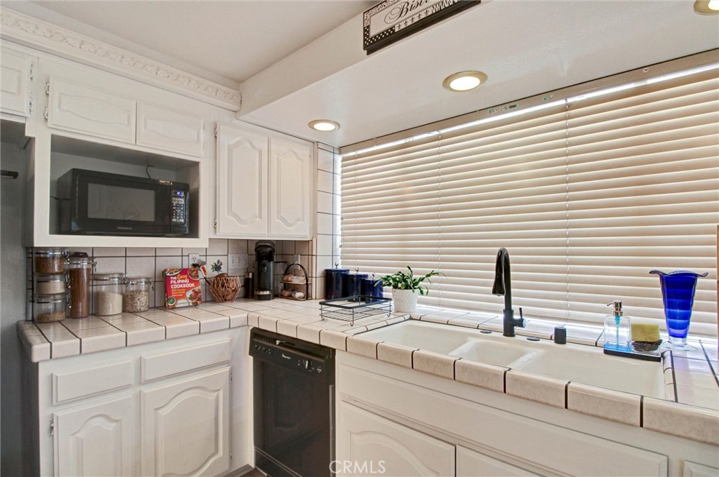 16410 Wintun Road Apple Valley, CA 92307 - Photo 18 of 69
