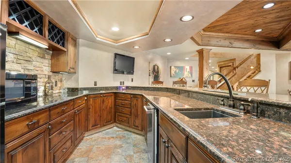 $2,800,000 | 864 Eagle Drive, Four Seasons, MO 65049