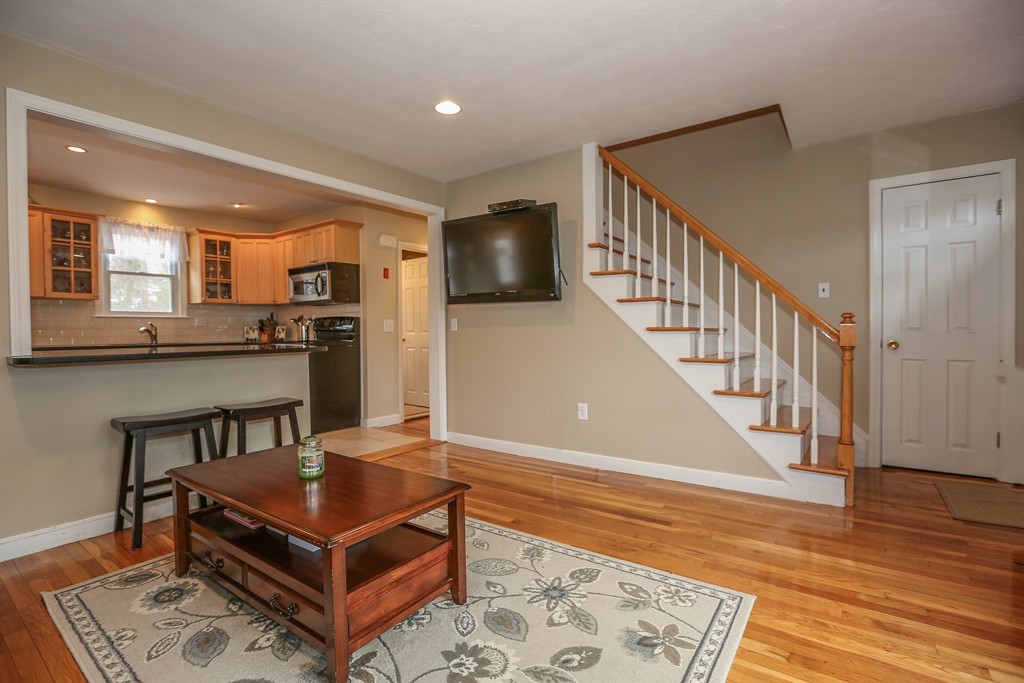 109 Northgate Road Northborough, MA 01532 - Photo 3 of 29 Gallery Image 3