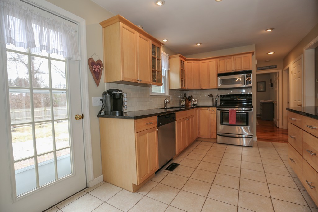 109 Northgate Road Northborough, MA 01532 - Photo 5 of 29 Gallery Image 5