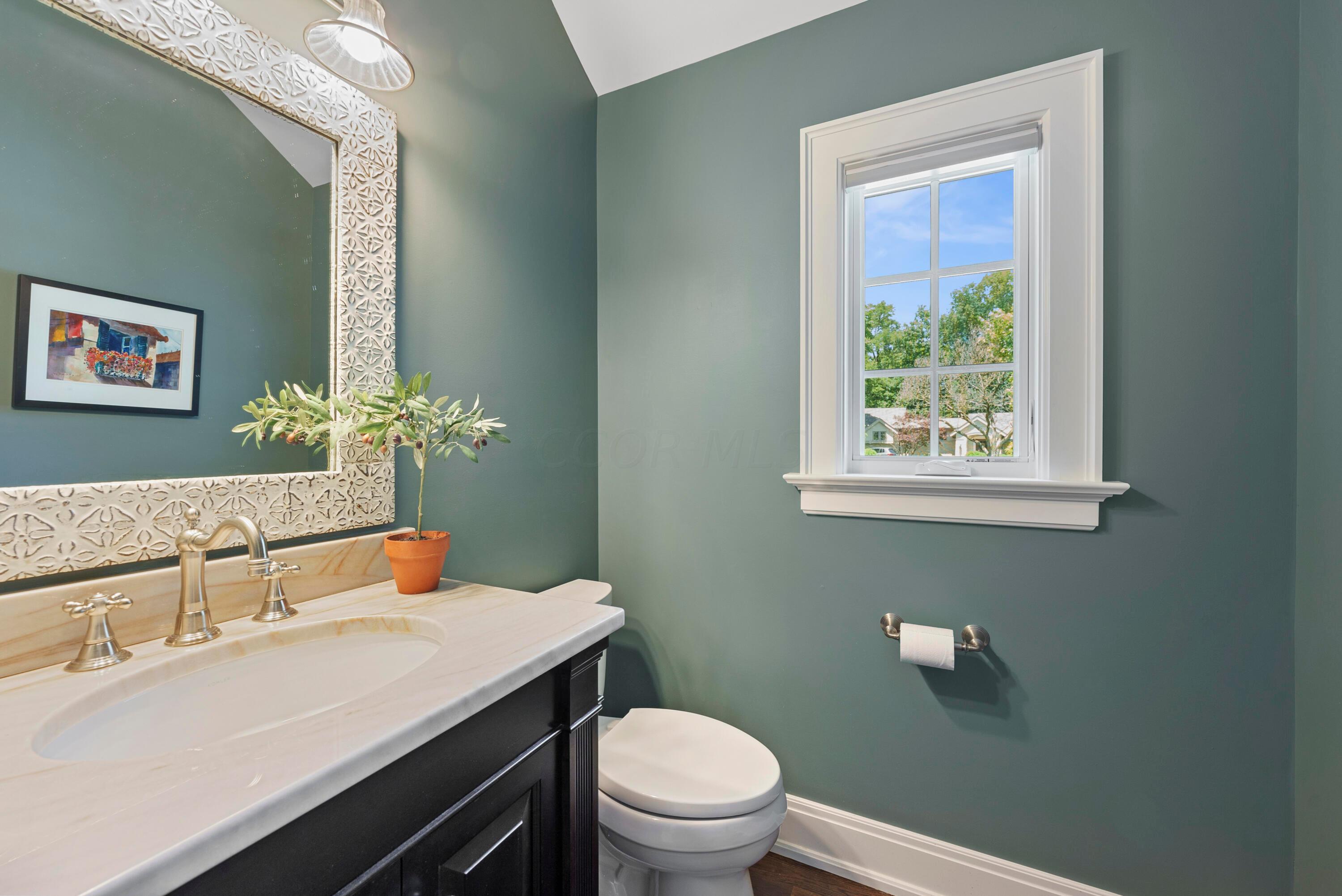 2737 Edington Road Columbus, OH 43221 - Photo 27 of 59 Powder Room