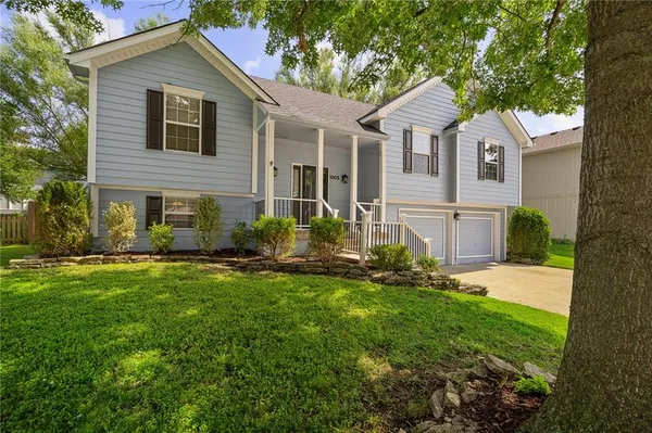 $360,000 | 1005 Southeast 11th Street, Lee's Summit, MO 64081