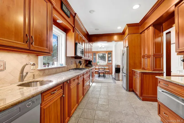 $1,399,000 | 166 West Olive Street, Long Beach, NY 11561