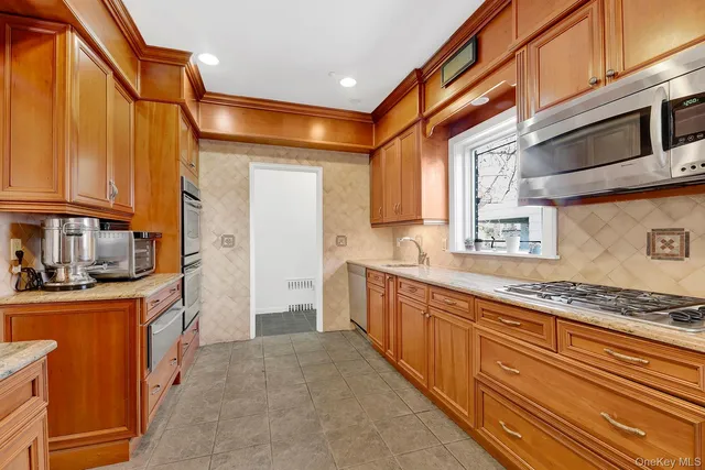 $1,399,000 | 166 West Olive Street, Long Beach, NY 11561