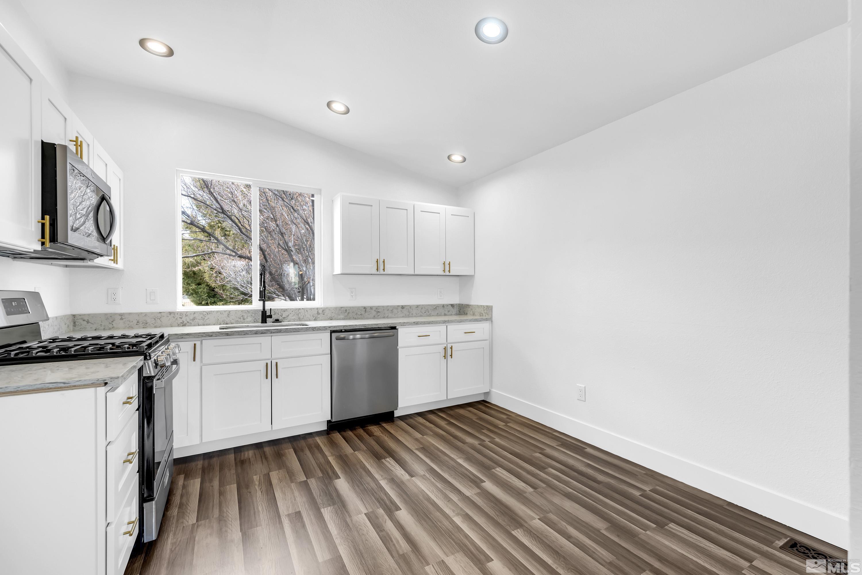 7778 Anchor Point Drive Reno, NV 89506 - Photo 4 of 33 Photo 4