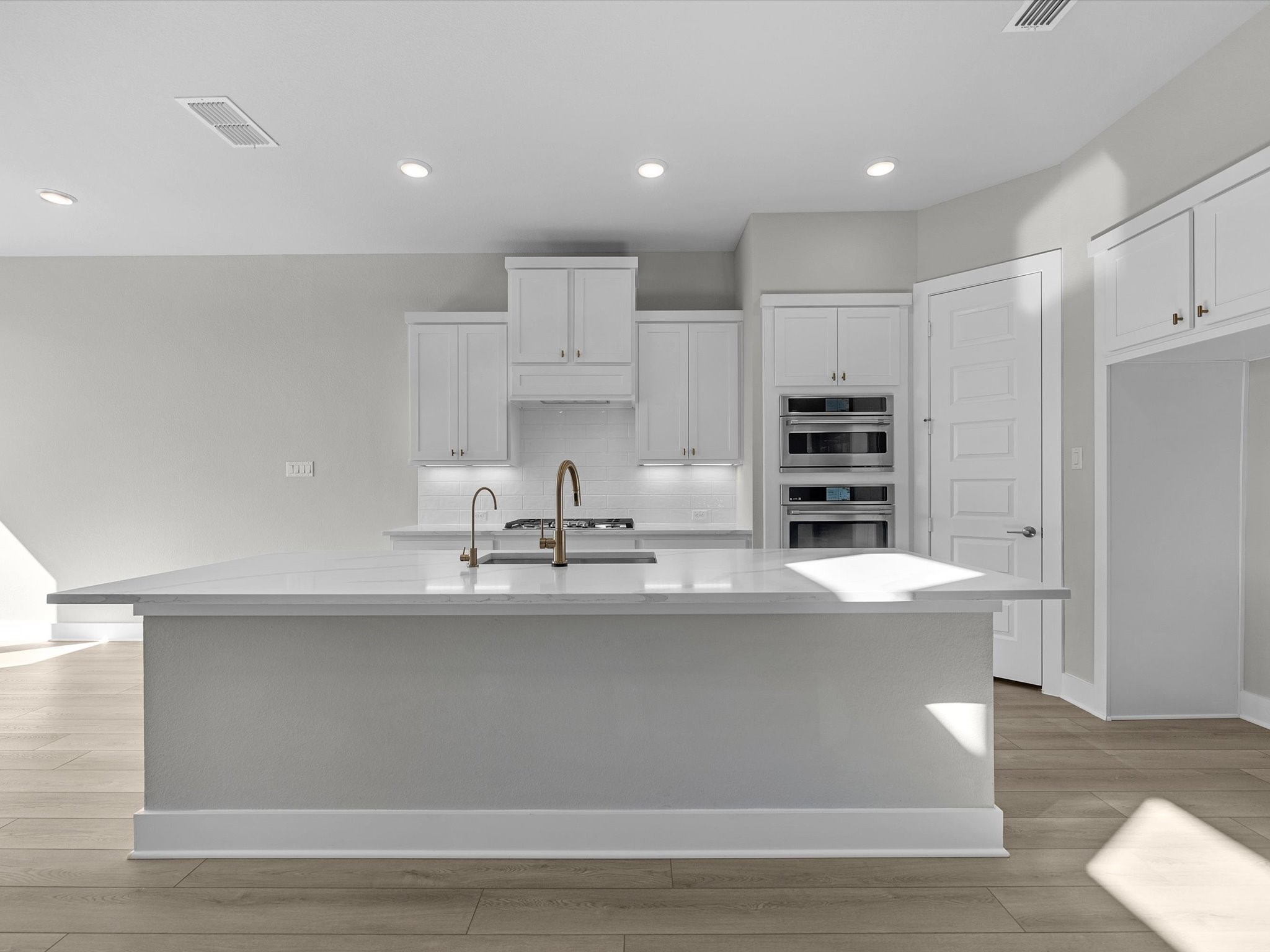 7922 Antler Rdg Drive Fulshear, TX 77441 - Photo 2 of 31 a kitchen with kitchen island a sink a stove and cabinets