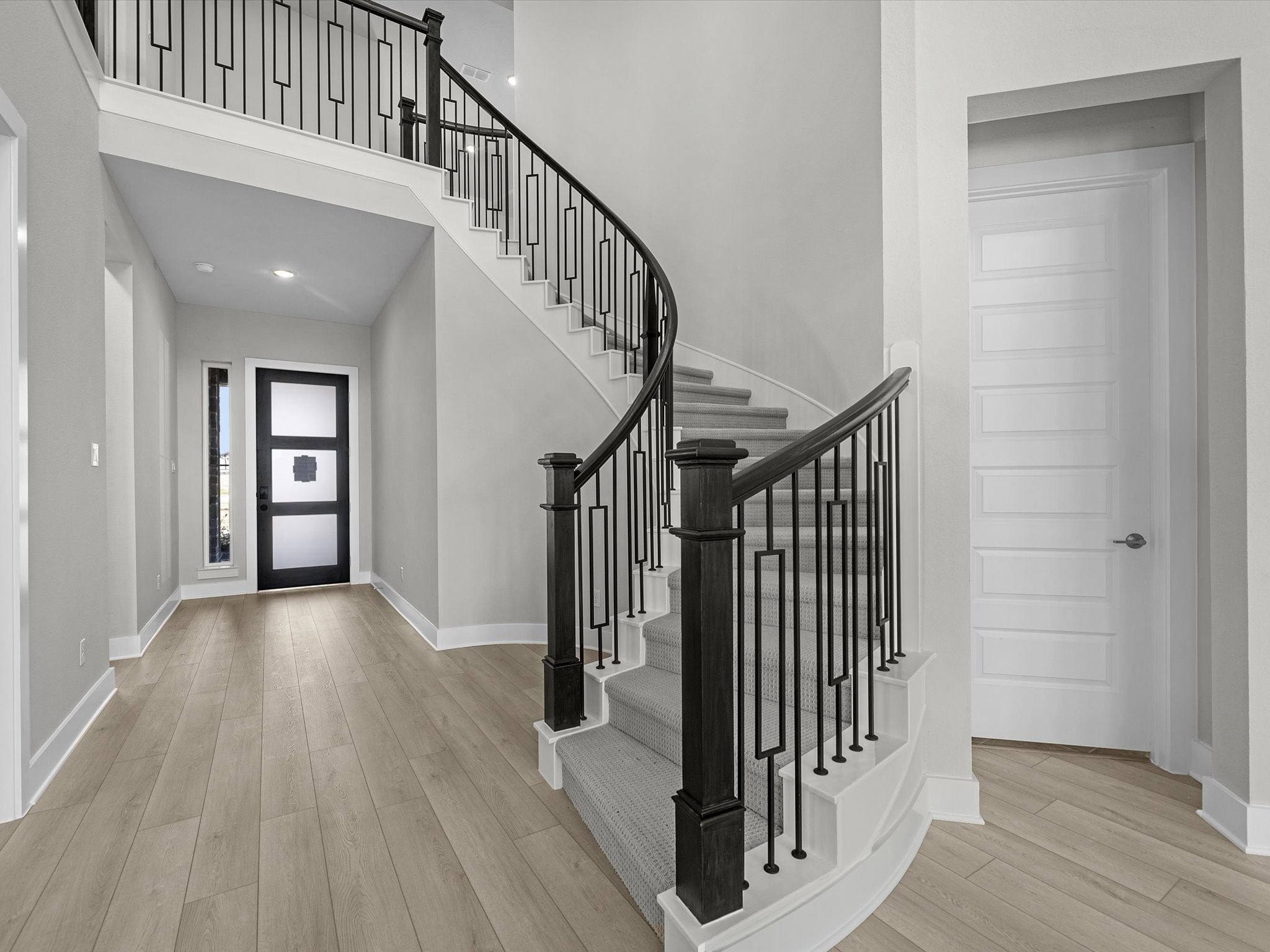 7922 Antler Rdg Drive Fulshear, TX 77441 - Photo 6 of 31 a view of a hallway with wooden floor and entryway