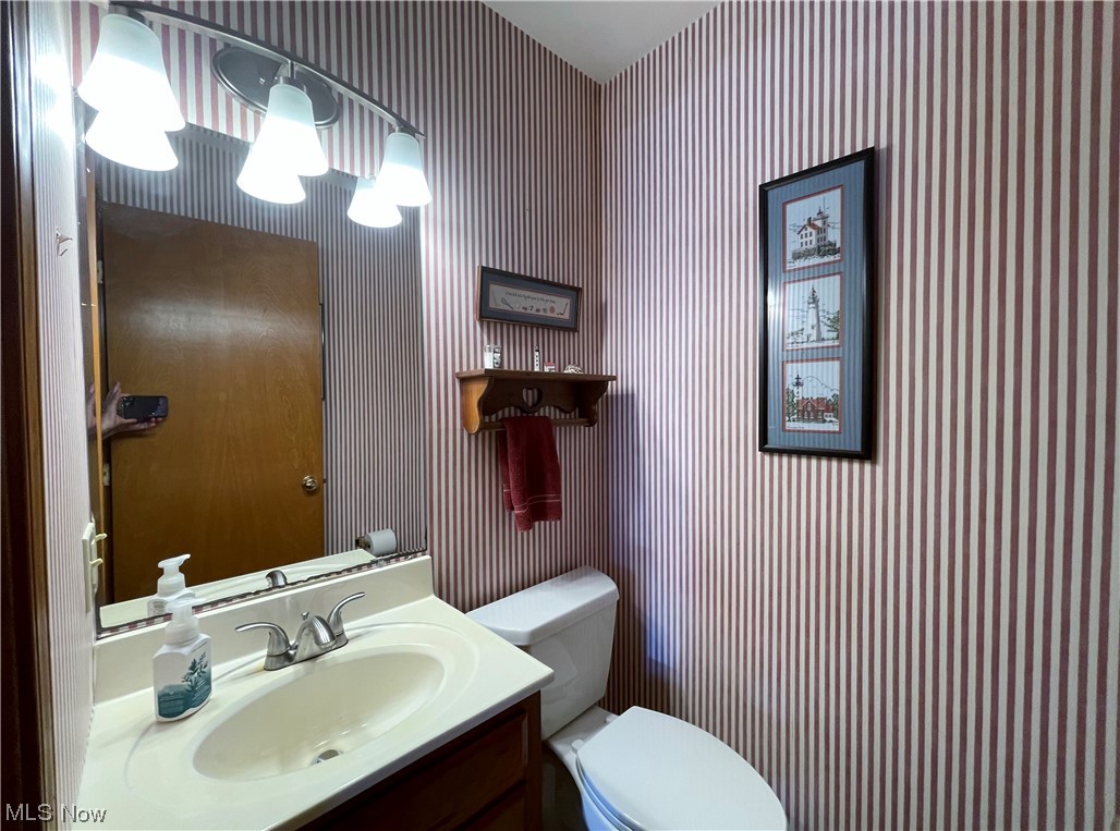 2590 Hampton Road Rocky River, OH 44116 - Photo 10 of 24