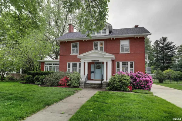 $309,000 | 2120 Grove Avenue, Quincy, IL 62301