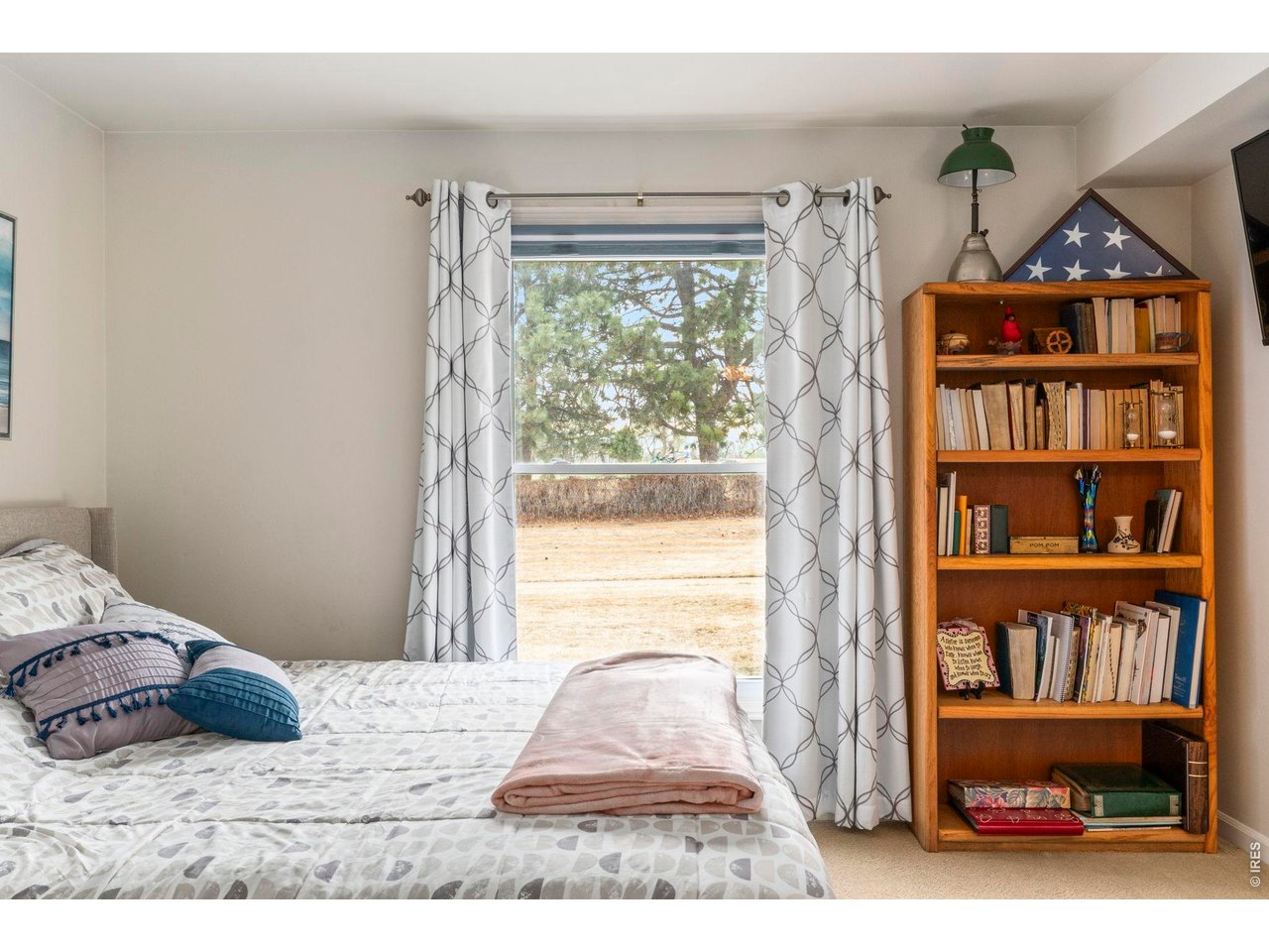 39 Ward Drive, Unit 104 Greeley, CO 80634 - Photo 22 of 31 a bedroom with a bed and a window