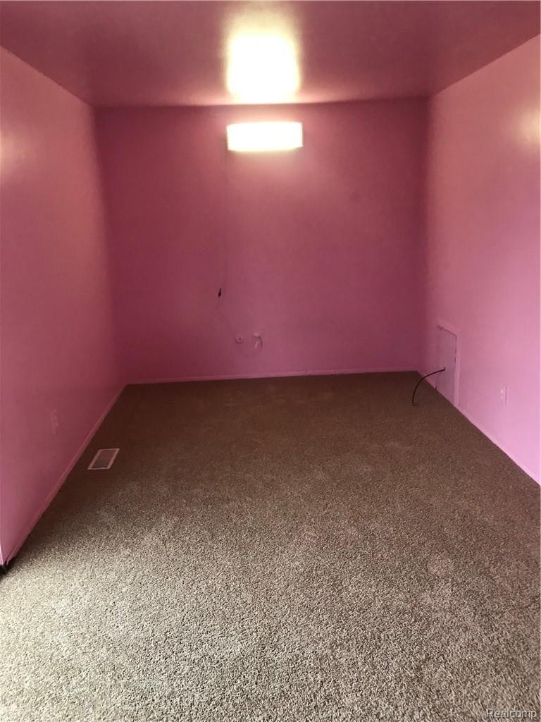 2428 Chalk Farm Road West Warren, MI 48091 - Photo 17 of 32 IMG_1509.jpeg