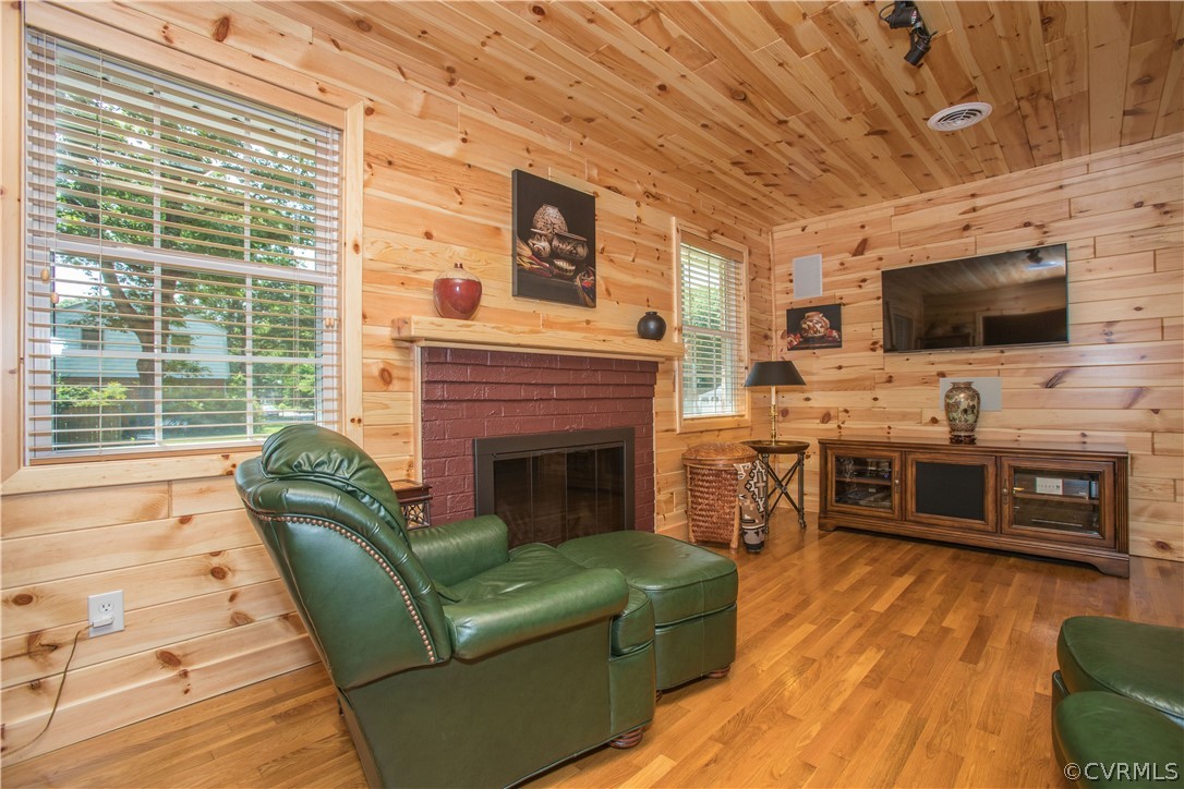 1620 Featherstone Drive Midlothian, VA 23113 - Photo 18 of 29 a living room with furniture and a flat screen tv
