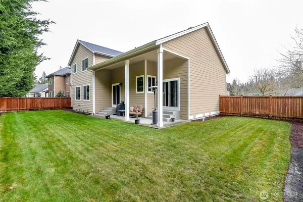 a view of a house with yard and fence