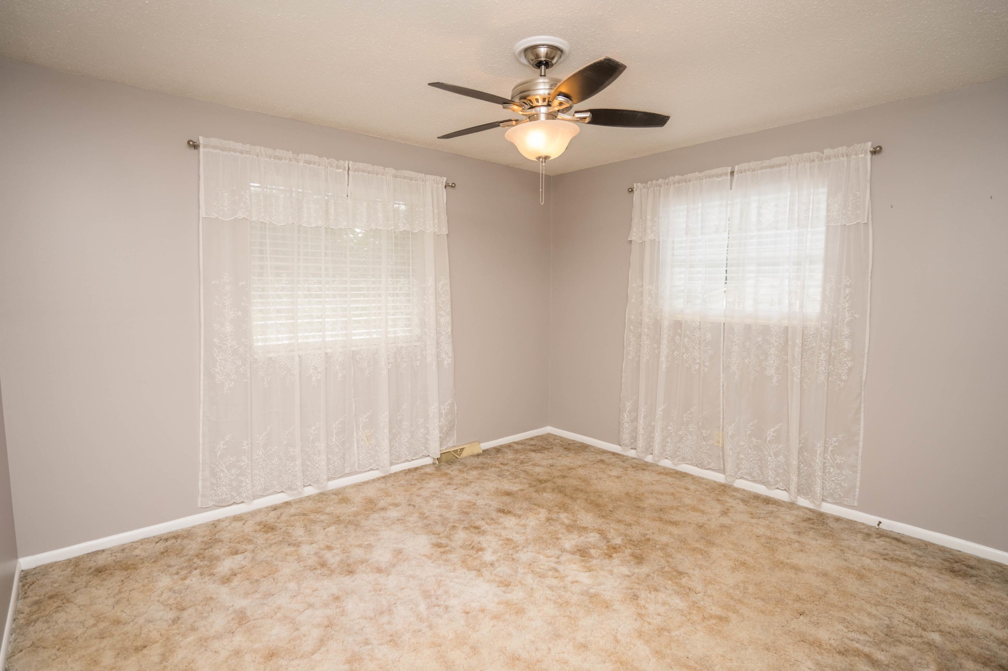 441 Orchard Knob Road Clinton, TN 37716 - Photo 12 of 33 a view of an empty room with a window