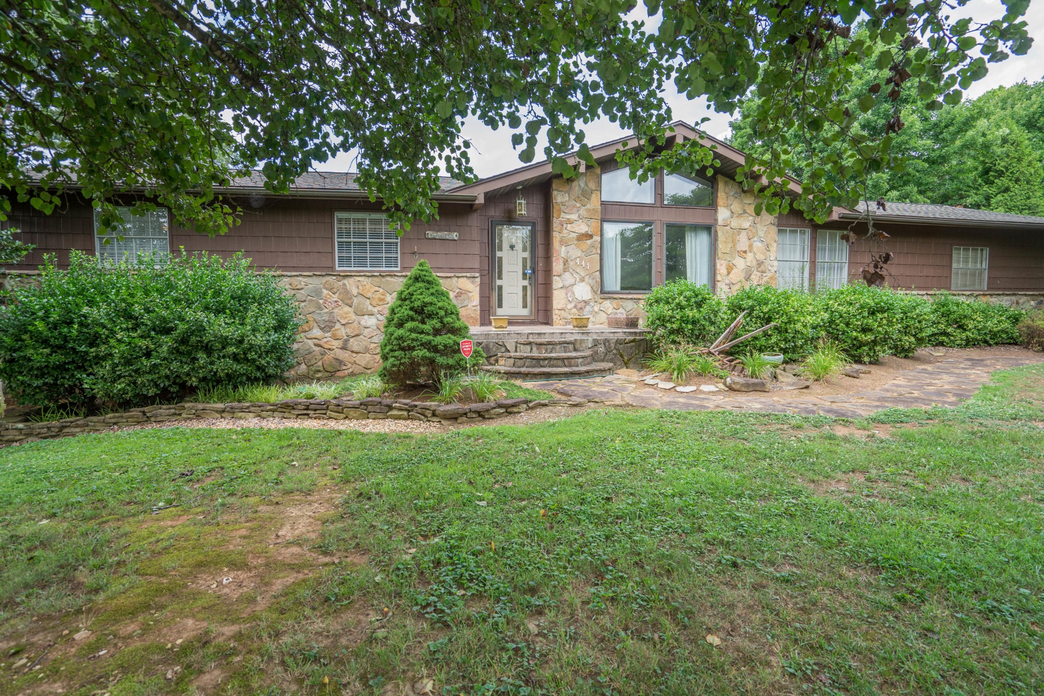 441 Orchard Knob Road Clinton, TN 37716 - Photo 33 of 33 a front view of house with yard and green space