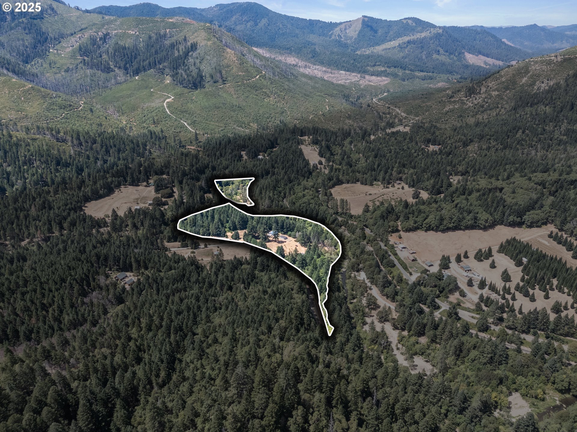 4215 Mt Reuben Road Glendale, OR 97442 - Photo 4 of 40