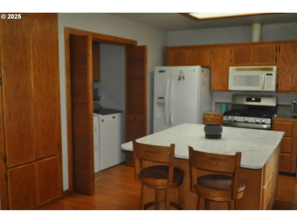 $750,000 | 4215 Mt Reuben Road, Glendale, OR 97442