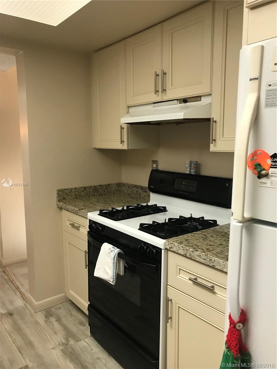 11529 Southwest 109th Road, Unit 20E Miami, FL 33176 - Photo 2 of 10 Gallery Image 2