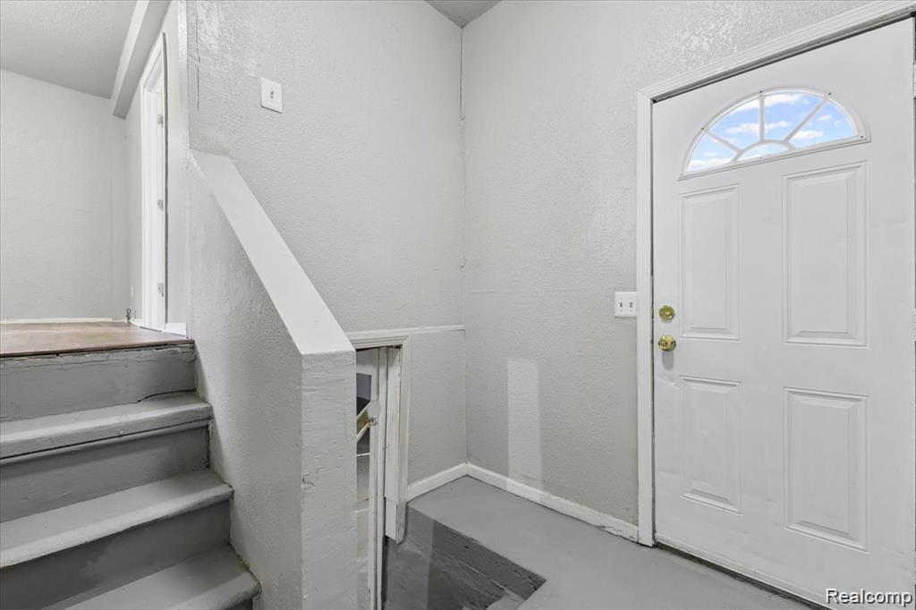 3140 Moore Street Inkster, MI 48141 - Photo 15 of 18 Entryway featuring a paneled door with an arched transom window