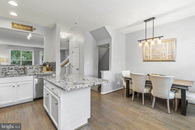 $790,000 | 323 Helmuth Lane, Alexandria, VA 22304