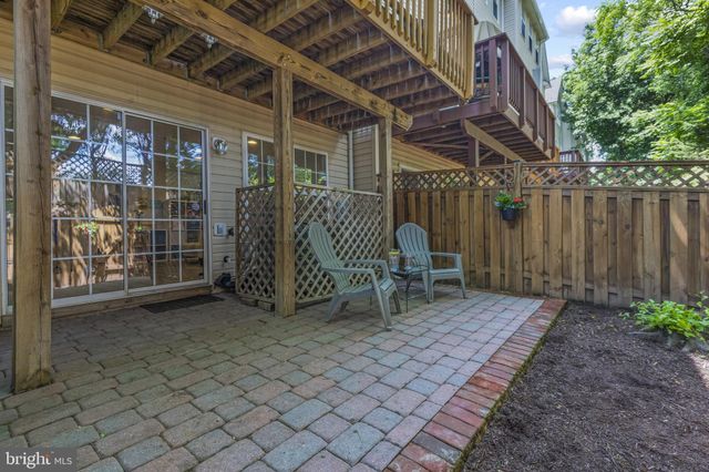 $790,000 | 323 Helmuth Lane, Alexandria, VA 22304