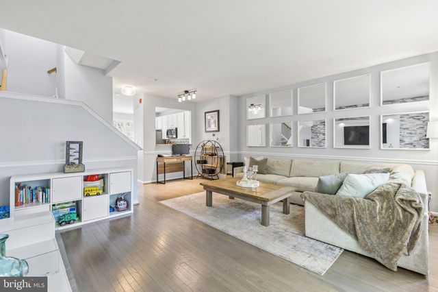 $790,000 | 323 Helmuth Lane, Alexandria, VA 22304