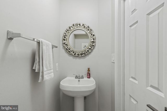 $790,000 | 323 Helmuth Lane, Alexandria, VA 22304