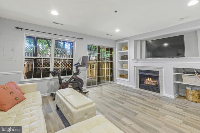 $790,000 | 323 Helmuth Lane, Alexandria, VA 22304