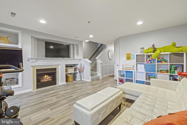 $790,000 | 323 Helmuth Lane, Alexandria, VA 22304