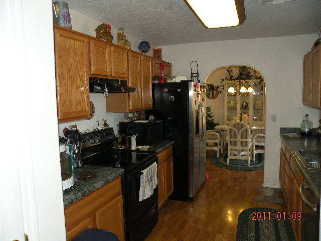18264 Spoon Road Peeples Valley, AZ 86332 - Photo 9 of 18 Kitchen1